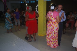 Festa -com- desfile- marca o encerramento- da primavera -no Projeto Crescer 61