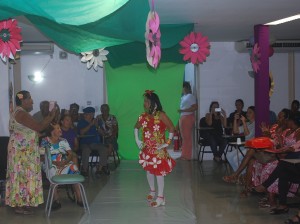 Festa -com- desfile- marca o encerramento- da primavera -no Projeto Crescer 61