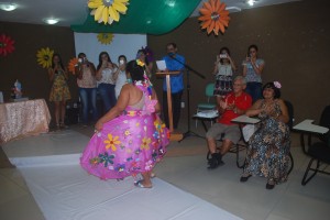 Festa -com- desfile- marca o encerramento- da primavera -no Projeto Crescer 61