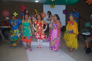 Festa -com- desfile- marca o encerramento- da primavera -no Projeto Crescer 61