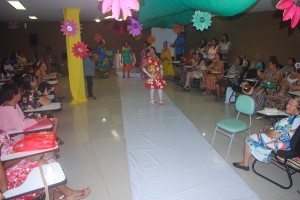 Festa -com- desfile- marca o encerramento- da primavera -no Projeto Crescer 61