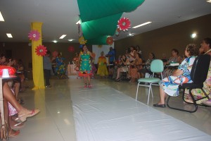Festa -com- desfile- marca o encerramento- da primavera -no Projeto Crescer 61