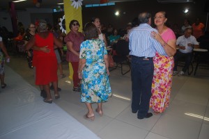 Festa -com- desfile- marca o encerramento- da primavera -no Projeto Crescer 61