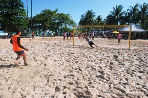 Integração- entre os- cursos foi reforçada- nos Jogos -de -Praia do -Cesmac  1