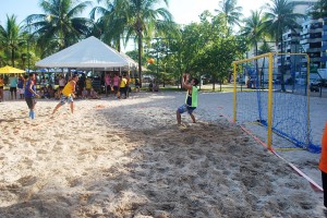 Integração- entre os- cursos foi reforçada- nos Jogos -de -Praia do -Cesmac  1