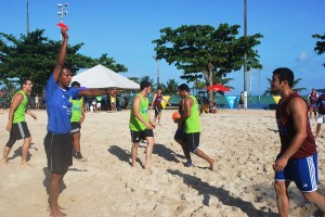 Integração- entre os- cursos foi reforçada- nos Jogos -de -Praia do -Cesmac  1