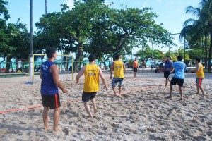 Integração- entre os- cursos foi reforçada- nos Jogos -de -Praia do -Cesmac  1