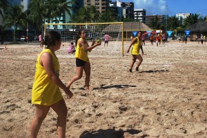 Integração- entre os- cursos foi reforçada- nos Jogos -de -Praia do -Cesmac  1