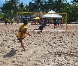Integração- entre os- cursos foi reforçada- nos Jogos -de -Praia do -Cesmac  1