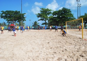Integração- entre os- cursos foi reforçada- nos Jogos -de -Praia do -Cesmac  1