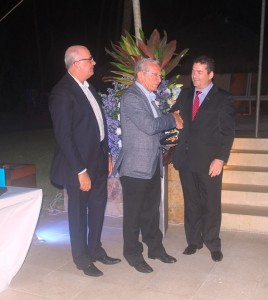 Vice-reitor do Cesmac -é homenageado- no-fórum do Confap 19