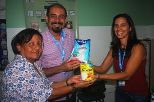 Biossegurança- entrega- leite -arrecadado -em- evento-para- o -Projeto- Crescer 11