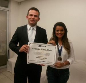 Estudante- de- Engenharia- Civil -recebe -comenda- em- evento- no -Crea-AL 7