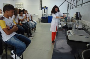 Projeto- de- Extensão- desenvolve -atividade -com- alunos -de- escola- pública