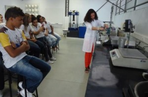 Projeto- de- Extensão- desenvolve -atividade -com- alunos -de- escola- pública
