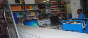Editora- Saraiva- disponibiliza- display -com- livros- no- Cesmac 05