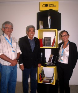 Editora- Saraiva- disponibiliza- display -com- livros- no- Cesmac 05