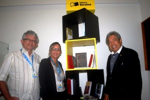 Editora- Saraiva- disponibiliza- display -com- livros- no- Cesmac 05
