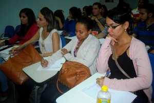A- Desconstitucionalização- e- Precarização- dos- Direitos- Sociais- no- Brasil -Cesmac  33