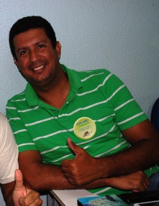 Colaboradores- do- Cesmac- recebem- adesivo-s da -Campanha -Aedes -Aegypti 17