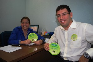 Colaboradores- do- Cesmac- recebem- adesivo-s da -Campanha -Aedes -Aegypti 17