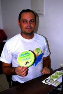 Colaboradores- do- Cesmac- recebem- adesivo-s da -Campanha -Aedes -Aegypti 17