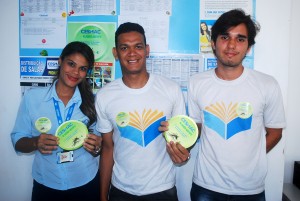 Colaboradores- do- Cesmac- recebem- adesivo-s da -Campanha -Aedes -Aegypti 17