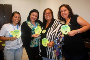 Colaboradores- do- Cesmac- recebem- adesivo-s da -Campanha -Aedes -Aegypti 17