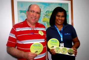 Colaboradores- do- Cesmac- recebem- adesivo-s da -Campanha -Aedes -Aegypti 17