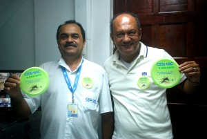 Colaboradores- do- Cesmac- recebem- adesivo-s da -Campanha -Aedes -Aegypti 17