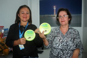 Colaboradores- do- Cesmac- recebem- adesivo-s da -Campanha -Aedes -Aegypti 17