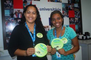Colaboradores- do- Cesmac- recebem- adesivo-s da -Campanha -Aedes -Aegypti 17