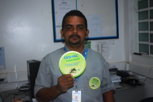 Colaboradores- do- Cesmac- recebem- adesivo-s da -Campanha -Aedes -Aegypti 17