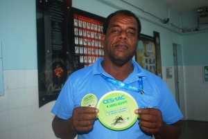 Colaboradores- do- Cesmac- recebem- adesivo-s da -Campanha -Aedes -Aegypti 17