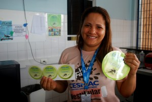 Colaboradores- do- Cesmac- recebem- adesivo-s da -Campanha -Aedes -Aegypti 17
