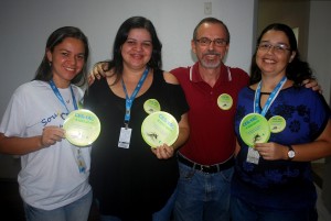 Colaboradores- do- Cesmac- recebem- adesivo-s da -Campanha -Aedes -Aegypti 17