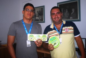Colaboradores- do- Cesmac- recebem- adesivo-s da -Campanha -Aedes -Aegypti 17