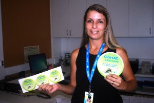Colaboradores- do- Cesmac- recebem- adesivo-s da -Campanha -Aedes -Aegypti 17
