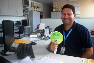 Colaboradores- do- Cesmac- recebem- adesivo-s da -Campanha -Aedes -Aegypti 17