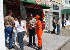 Mobilização no combate ao Aedes Aegypti movimenta ruas do Farol - Cesmac  07