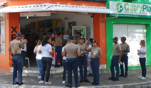 Mobilização no combate ao Aedes Aegypti movimenta ruas do Farol - Cesmac  07