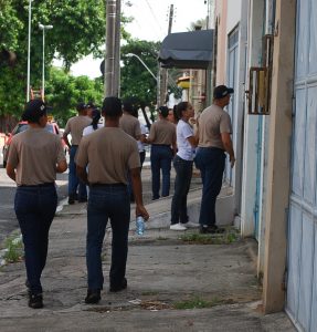 Mobilização no combate ao Aedes Aegypti movimenta ruas do Farol - Cesmac  07
