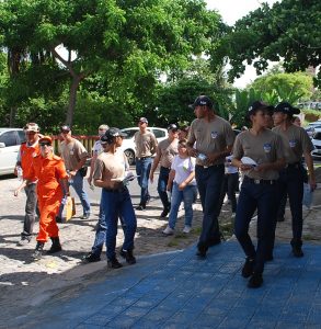 Mobilização no combate ao Aedes Aegypti movimenta ruas do Farol - Cesmac  07