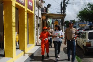 Mobilização no combate ao Aedes Aegypti movimenta ruas do Farol - Cesmac  07