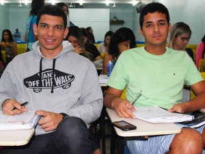 Walder- Cursos- realiza- aulão- no- Cesmac-  38