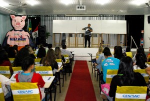 Walder- Cursos- realiza- aulão- no- Cesmac-  38