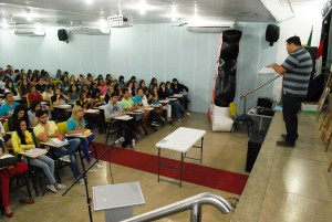 Walder- Cursos- realiza- aulão- no- Cesmac-  38