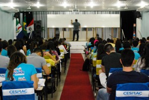 Walder- Cursos- realiza- aulão- no- Cesmac-  38