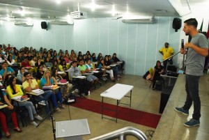 Walder- Cursos- realiza- aulão- no- Cesmac-  38