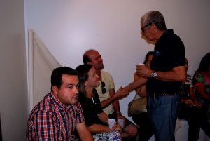 Cesmac- monta- estrutura- na- Galeria- para- os -familiares  09